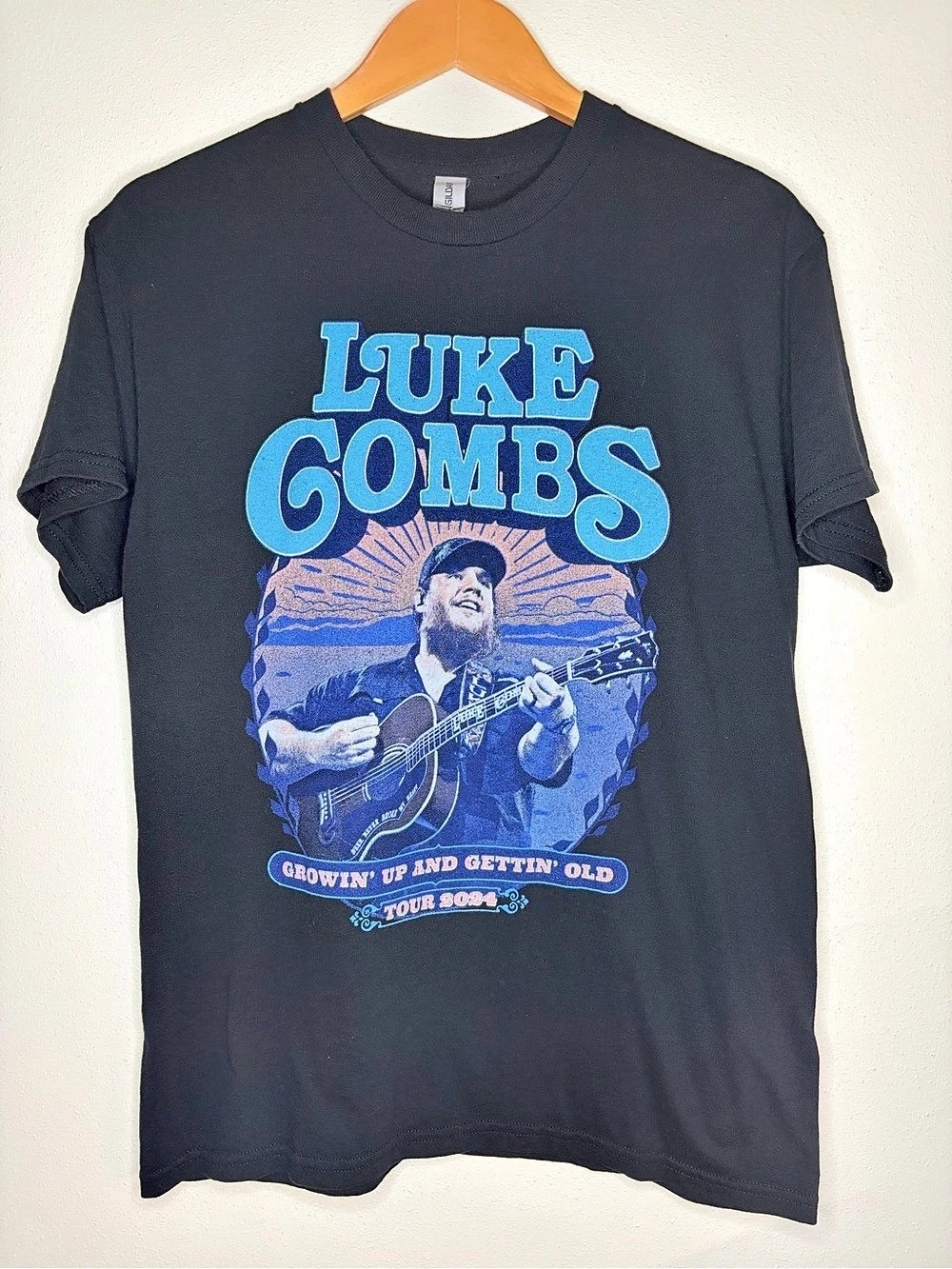 Luke Combs Growin' Up and Gettin' Old Tour 2024 Graphic T-Shirt Size Medium